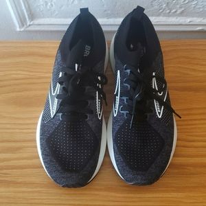 Brooks Levitate Running Sneakers